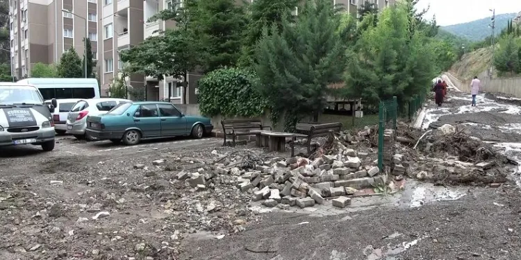 Amasya’da sel ve hortum