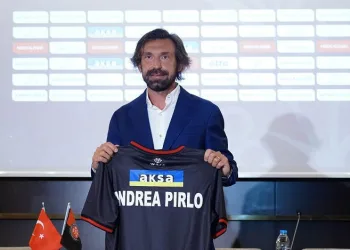Andrea Pirlo, Vavacars Fatih Karagümrük’e resmi imzayı attı