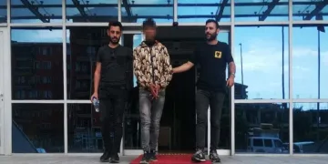 15 yaşındaki hırsızı parmak izleri ele verdi