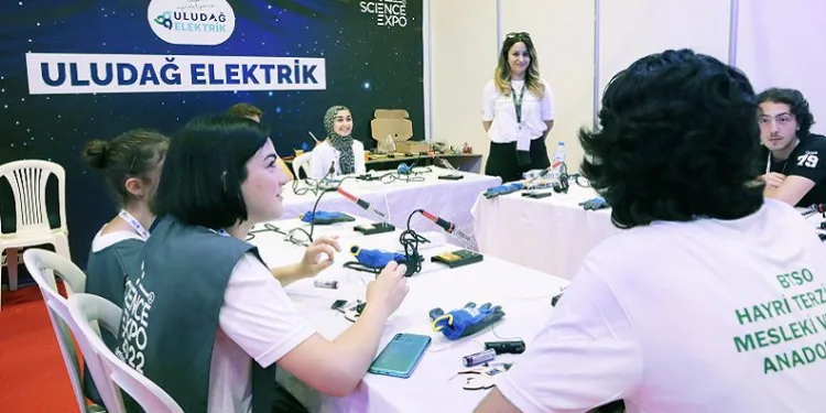 Uludağ Elektrik, bilimseverlerle buluştu
