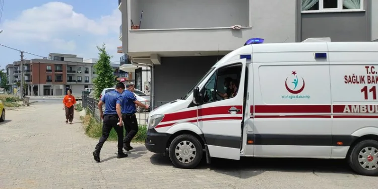 Madde bağımlısı polisin parmağını ısırdı