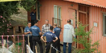 Gittikleri evde cesediyle karşılaştılar