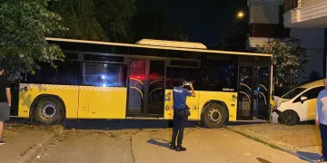 Ehliyetsiz görevli otobüsle sokağa daldı