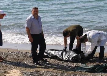 Emekli öğretmen denizde boğuldu