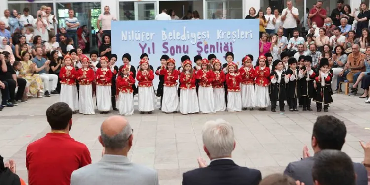Nilüfer kreşlerinde yılsonu şenliği