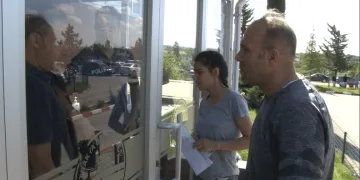 Sınava geç kalan kızı için dakikalarca dil döktü