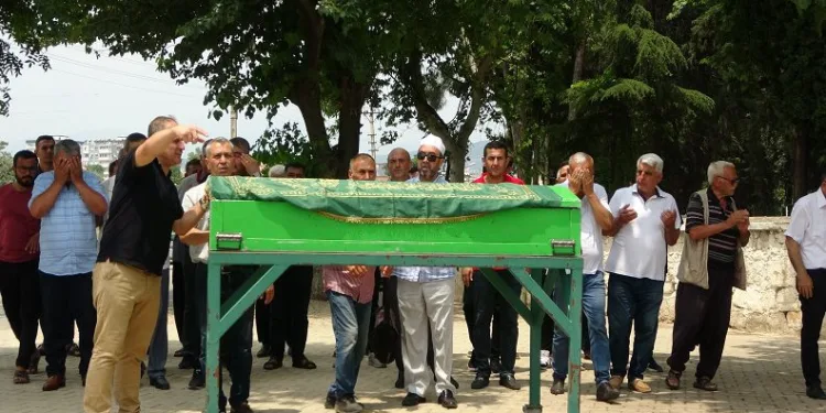 Adana’da cinayete kurban giden kadın toprağa verildi