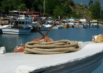 Balıkçı tekneleri yeni sezona hazırlanıyor