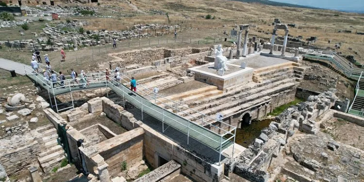 İtalyanlar ortaya çıkardı! Cehennem kapısı ziyarete açıldı