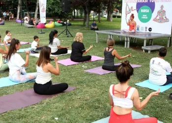 Yoga tutkunları Nilüfer’de buluştu