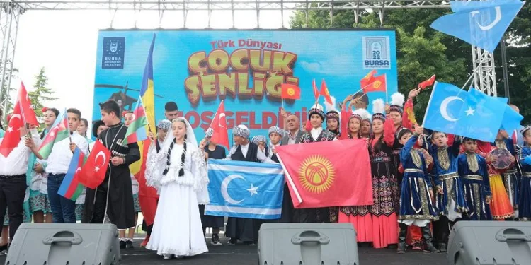 Türk dünyası çocukları şenlikte buluştu