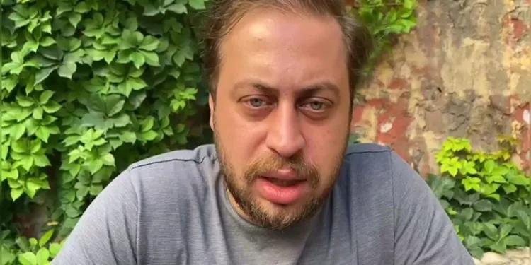 Acil doktorunu koridor boyunca darp ettiler