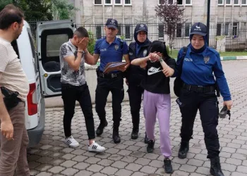 Astsubayın telefonunu gasp ettiler
