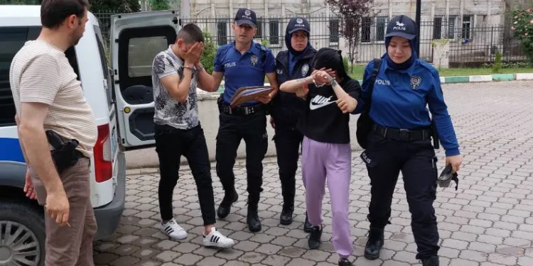 Astsubayın telefonunu gasp ettiler