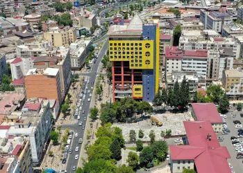 ‘Dünyanın en saçma binası’ tarih oldu