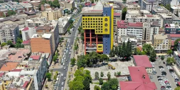 ‘Dünyanın en saçma binası’ tarih oldu