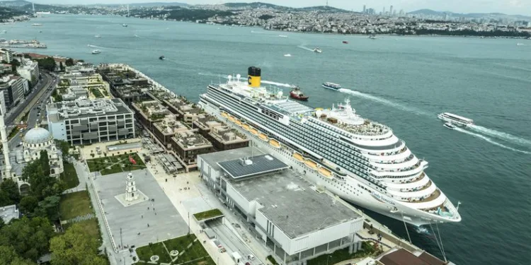 ‘Costa Venezia’ ayda 40 bin turisti İstanbul’a getiriyor