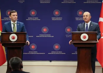 Bakan Çavuşoğlu’ndan Yunanistan’a sert sözler