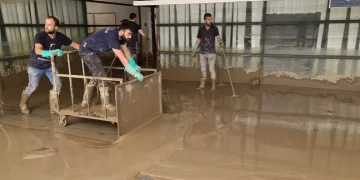 Tekstil fabrikası sular altında kaldı