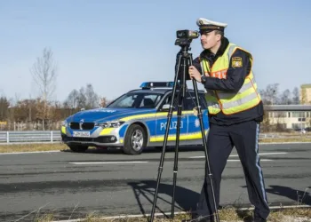 Polise el hareketi yapan sürücüye ceza