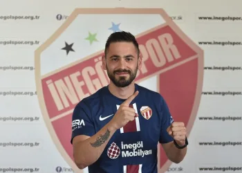 İnegölspor Ömer Faruk Ermeç’in sözleşmesini 1 yıl uzattı.