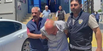 Eşini vurdu, çocuklarıyla kaçarken yakalandı