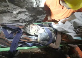 Hindistan’da 104 saatlik yaşam mücadelesi