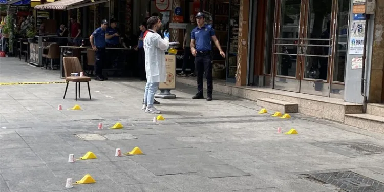 Kavga ettiği babasının iş yerini kurşunladı