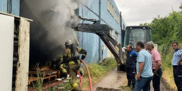 Bursa’da belediye başkanının zeytin dükkanı yandı