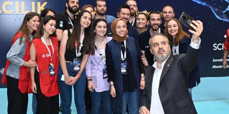 Bursa’da bilim meraklıları ödüllerine kavuştu
