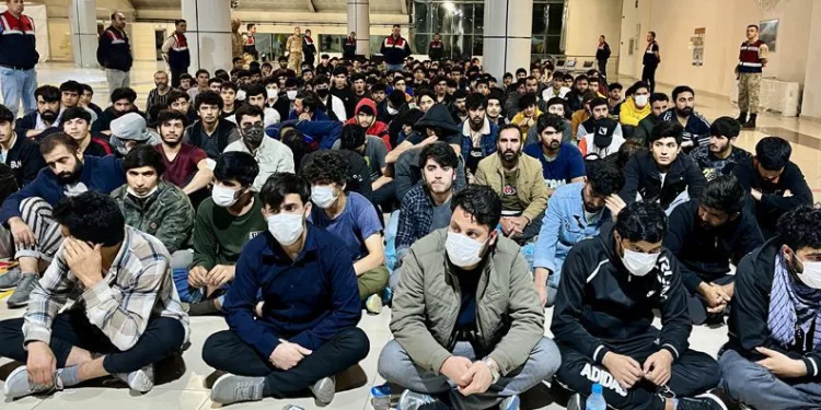 Ağrı’da 227 Afgan sınır dışı edildi