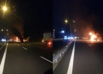 Bursa’da seyir halindeki kamyonet yandı