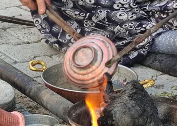 Mesleğini Türkiye’yi dolaşarak yaşatmaya çalışıyor