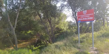 Balık tutmaya gittiği derede boğuldu