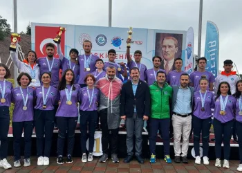 Bursa Büyükşehir kanocuları madalyalarla döndü