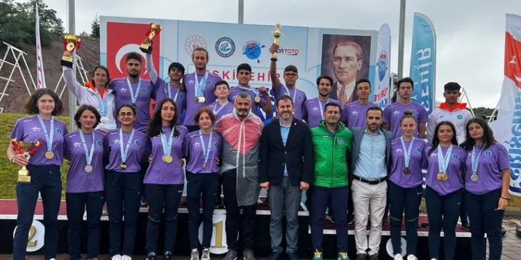 Bursa Büyükşehir kanocuları madalyalarla döndü