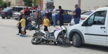 Bursa’da motosikletle kafa kafaya çarpıştı