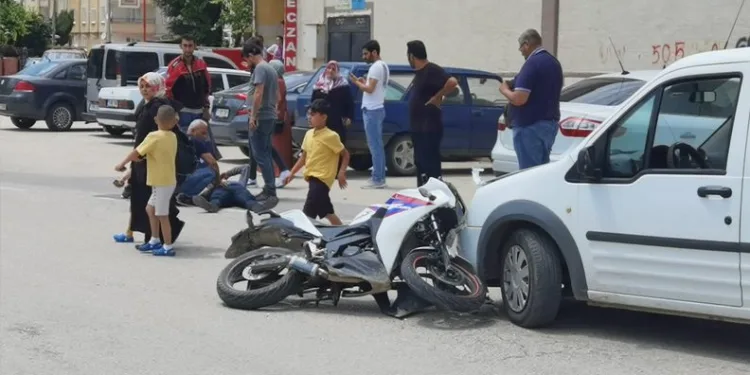 Bursa’da motosikletle kafa kafaya çarpıştı