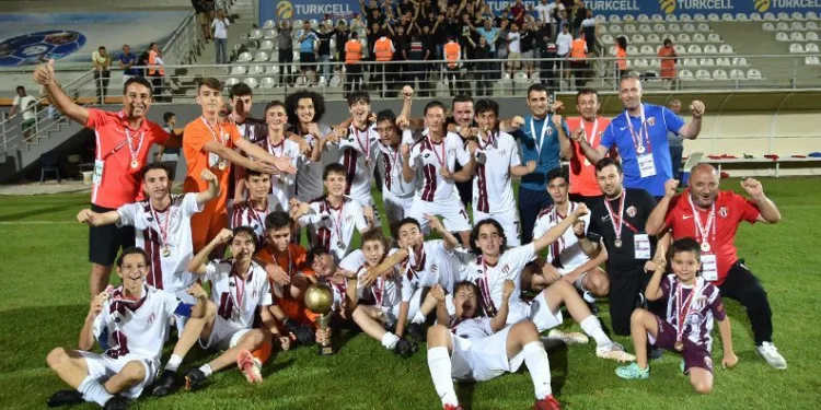 İnegölspor U15 Türkiye şampiyonu oldu