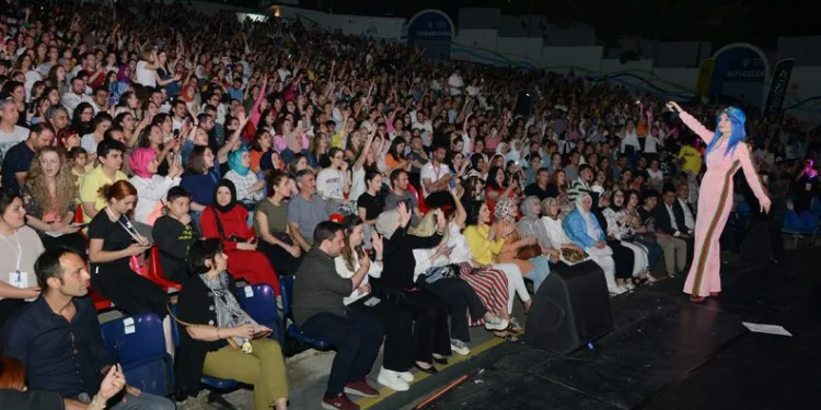 Bursa’da Nil Karaibrahimgil rüzgarı esti