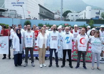 Bursa’da doktorlar taleplerini bir kez daha dile getirdi