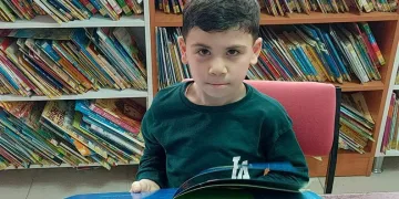 7 yaşındaki Alperen sınıfta kalbine yenik düştü