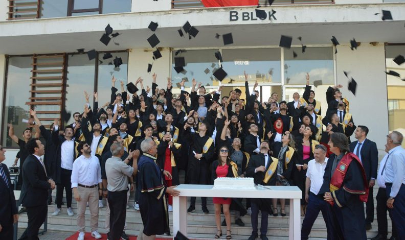 BUÜ Orhangazi MYO'da mezuniyet sevinci