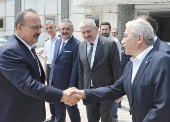 Bursa Valisi Canbolat muhtarları dinledi