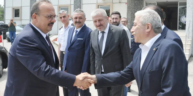 Bursa Valisi Canbolat muhtarları dinledi