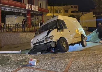 Bursa’da zincirleme kaza: 4 kişi yaralandı
