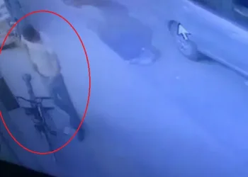 Bursa’da çocuğun karne hediyesini çaldı