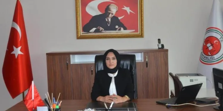 Türkiye’nin ilk başörtülü başsavcısı oldu