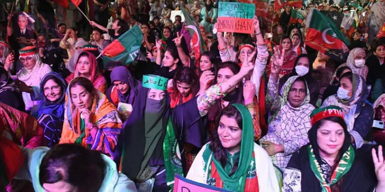Pakistan’da yüksek enflasyon protestosu