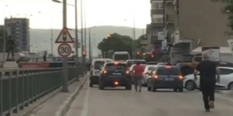 Bursa’da yol verme kavgası karakolda bitti